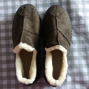 Slipper shoes size 6 dark olive green